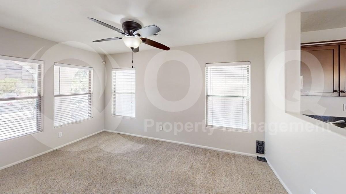 11012 W College Dr - Photo 2 of 18