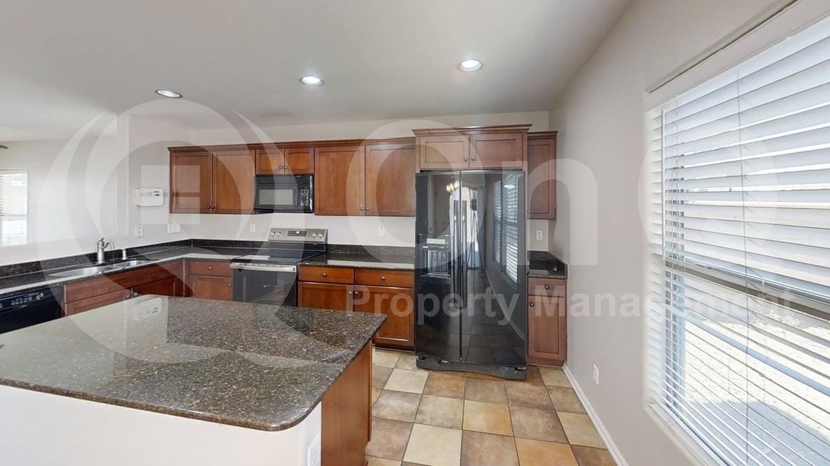 11012 W College Dr - Photo 4 of 18