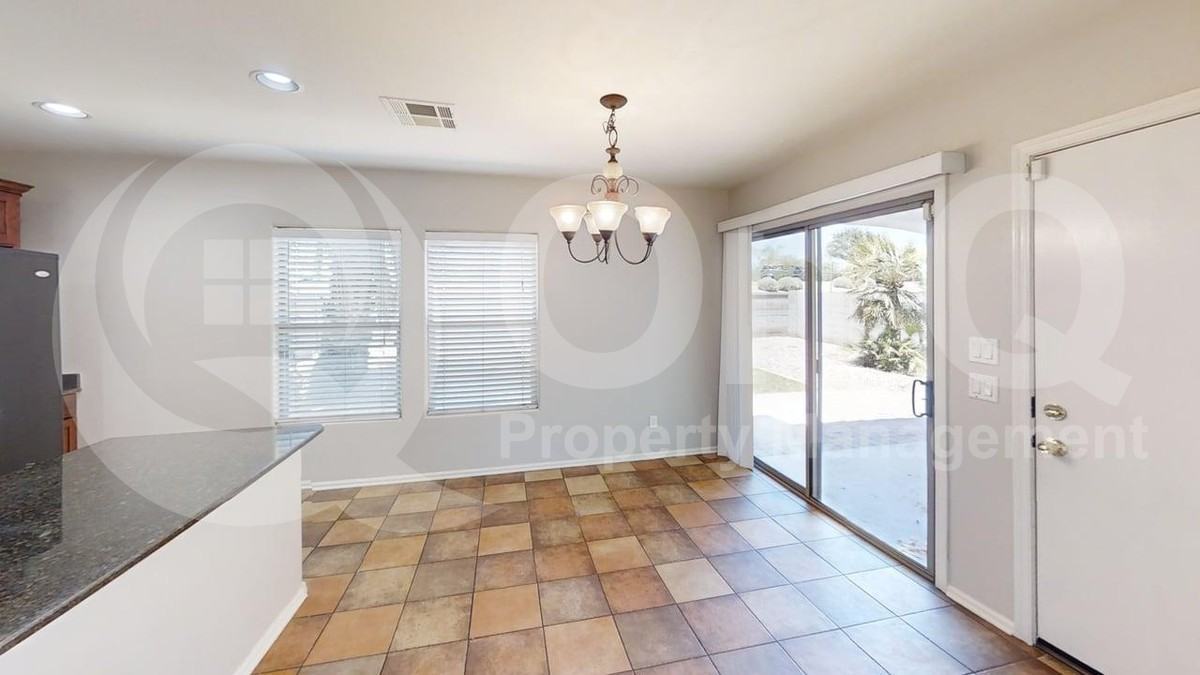 11012 W College Dr - Photo 6 of 18