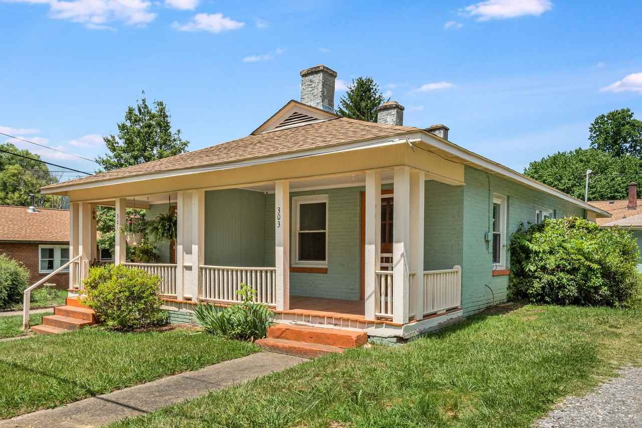 303 Dennis St - Photo 2 of 31