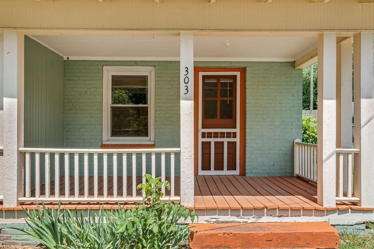 303 Dennis St - Photo 4 of 31