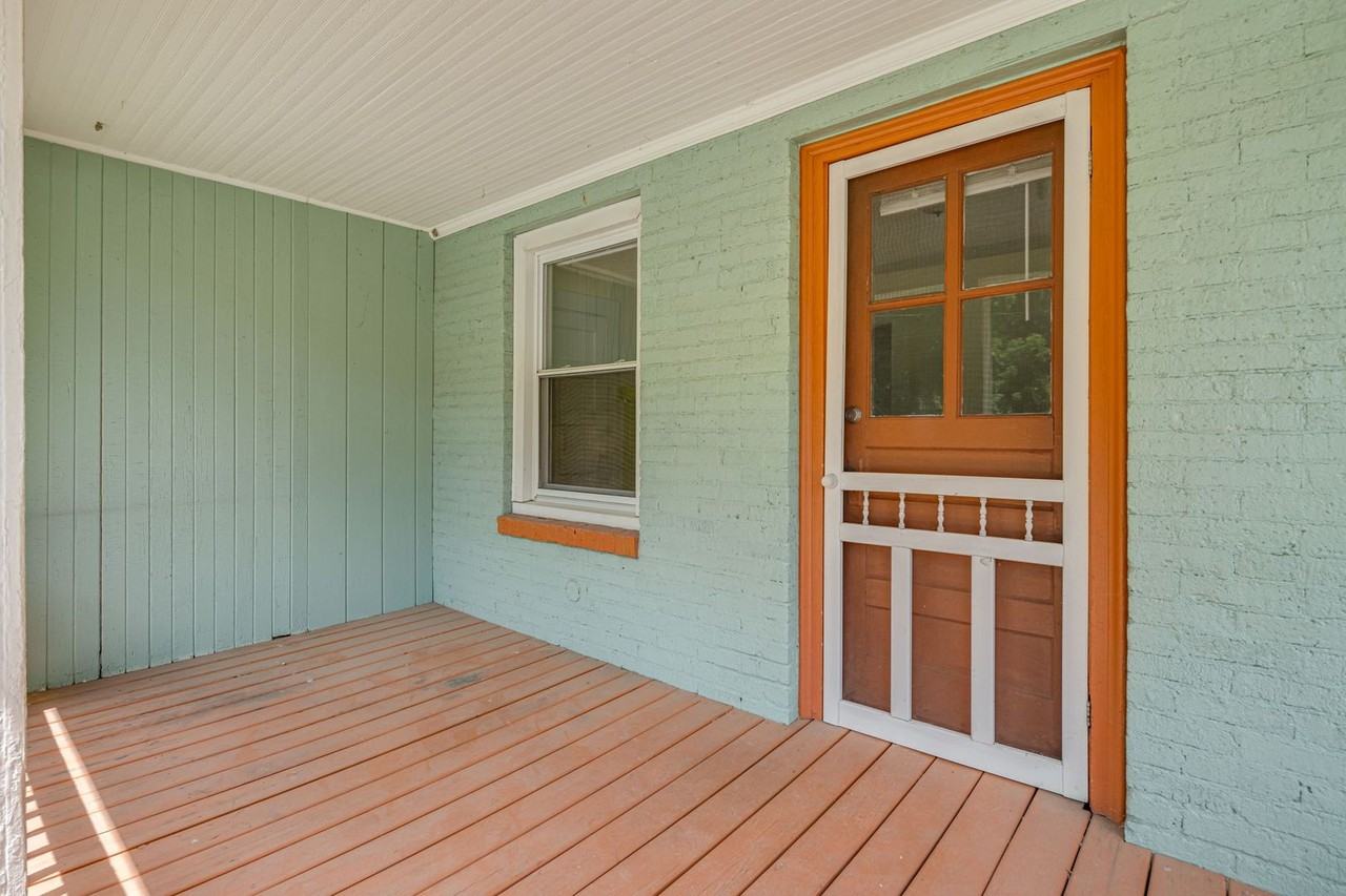 303 Dennis St - Photo 6 of 31