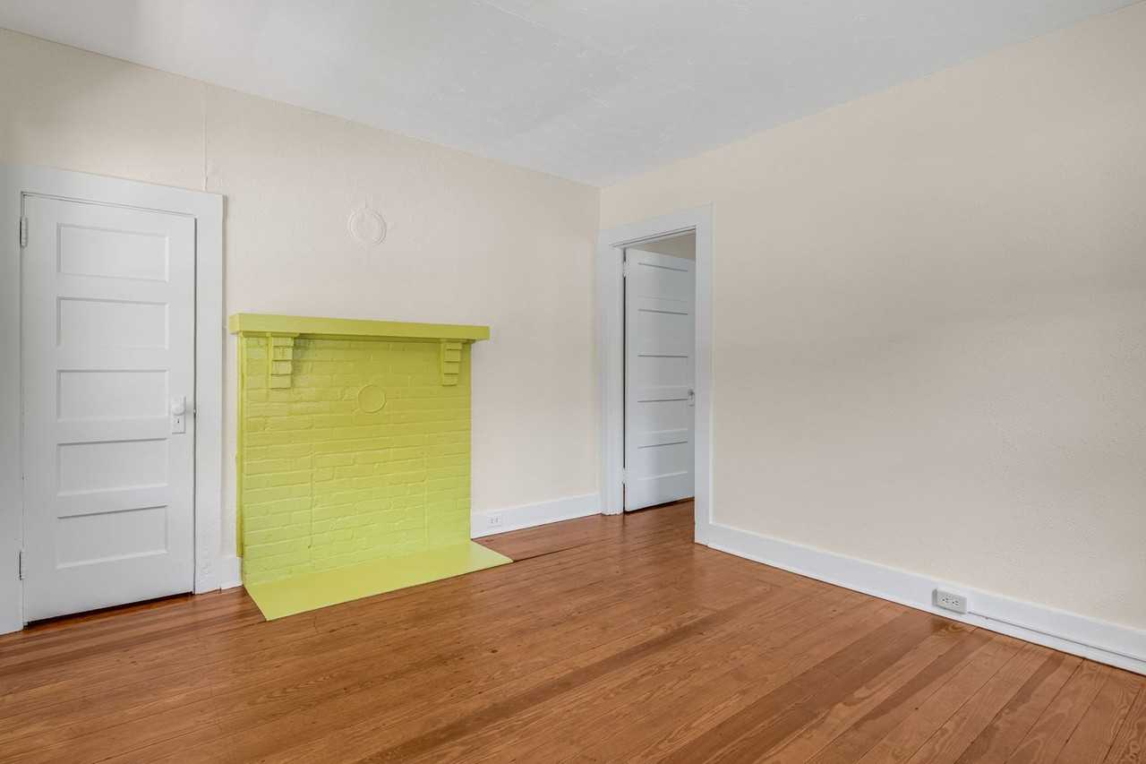 303 Dennis St - Photo 7 of 31