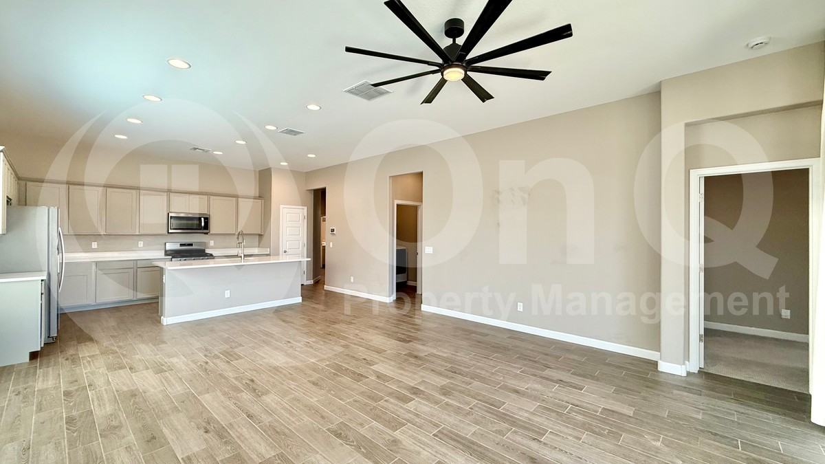 40847 W Hillman Dr - Photo 5 of 22