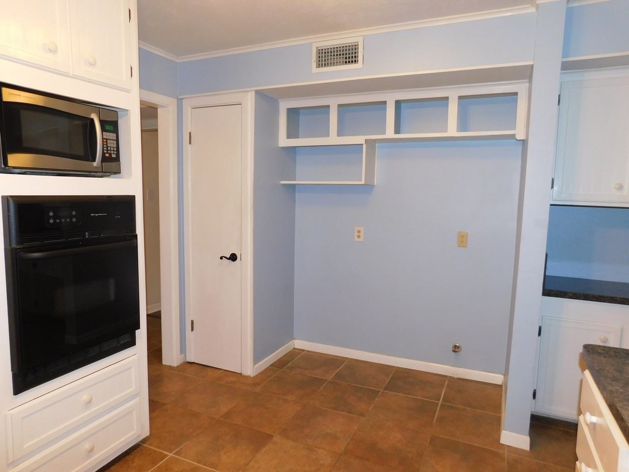 4220 Birdwell Dr - Photo 4 of 28