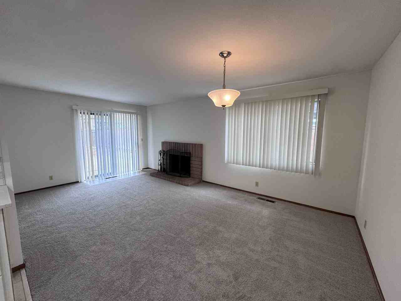 39145 Cindy St - Photo 2 of 6