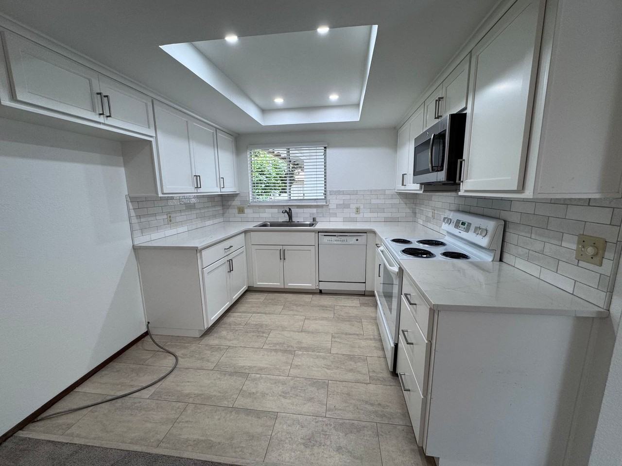 39145 Cindy St - Photo 4 of 6