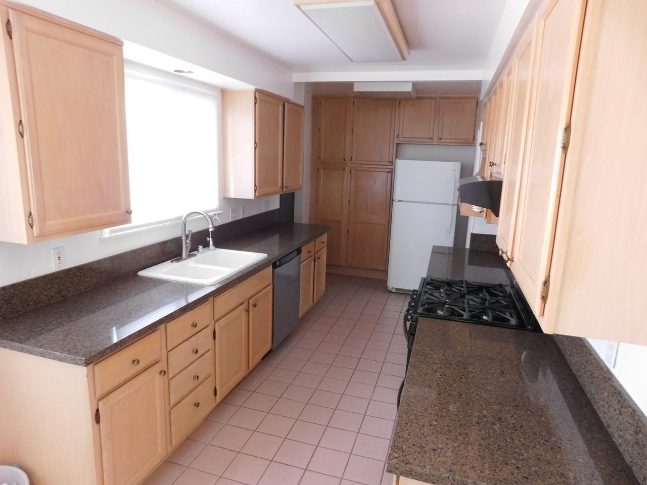 11009 Danube Ave - Photo 5 of 13