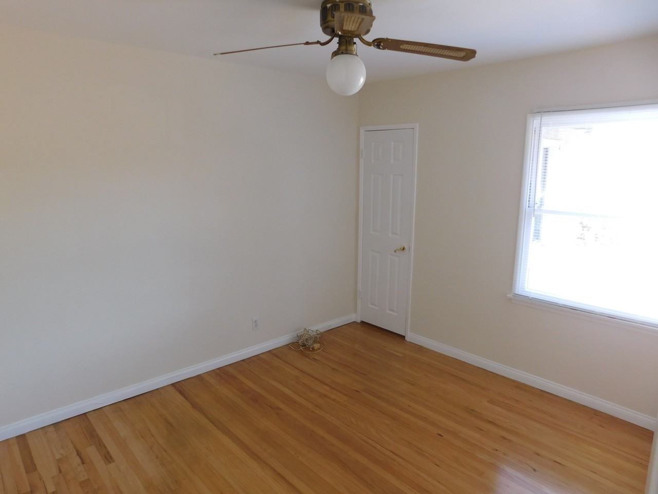 11009 Danube Ave - Photo 7 of 13