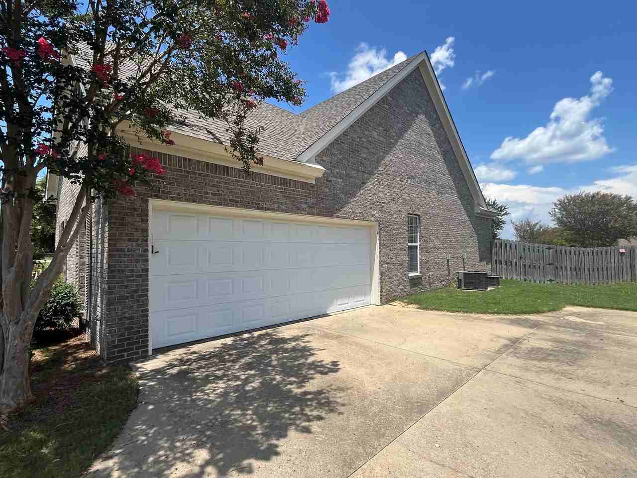 9515 Helmsley Cir - Photo 2 of 46
