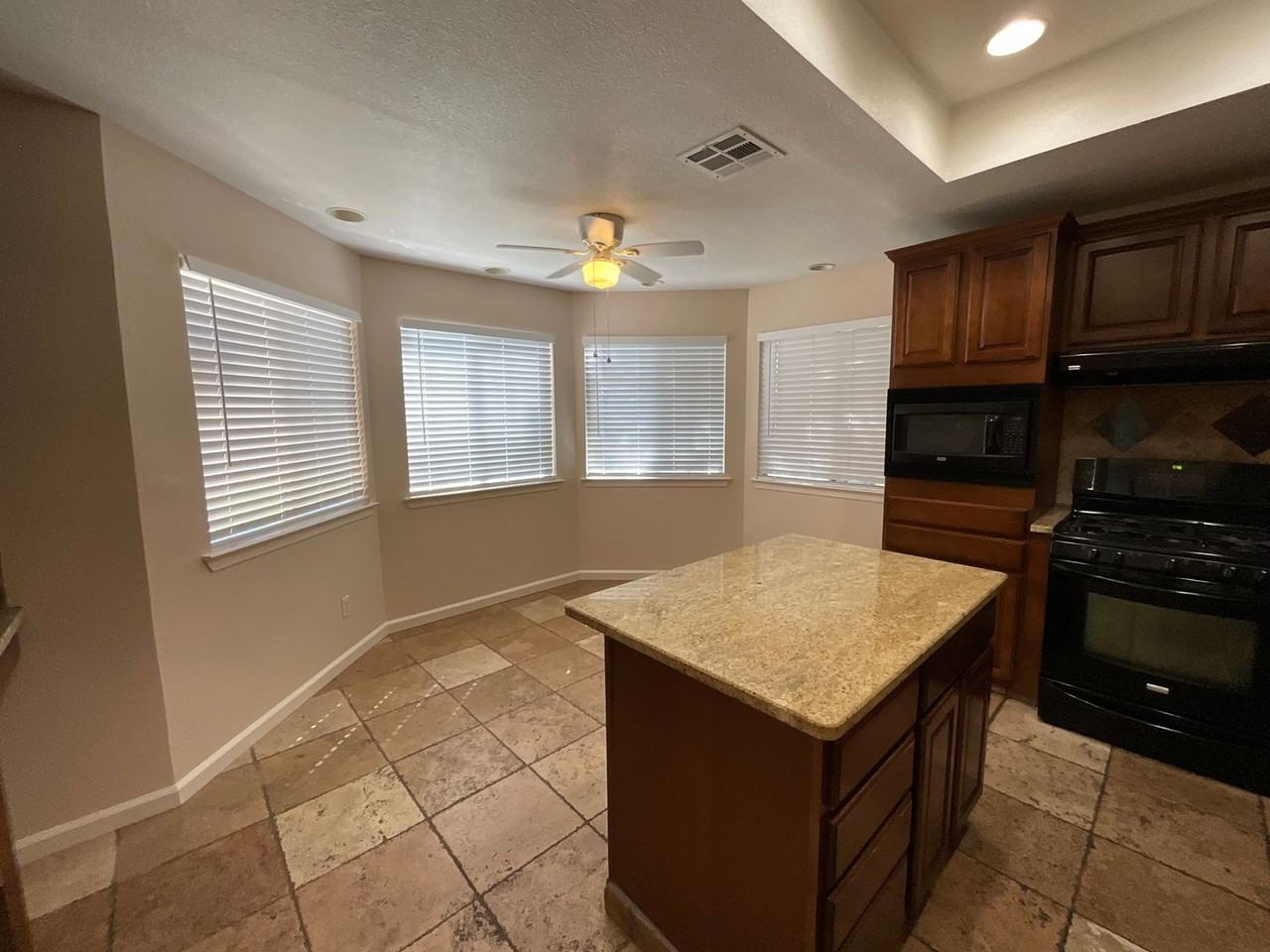 6357 N Barcus Ave - Photo 3 of 13