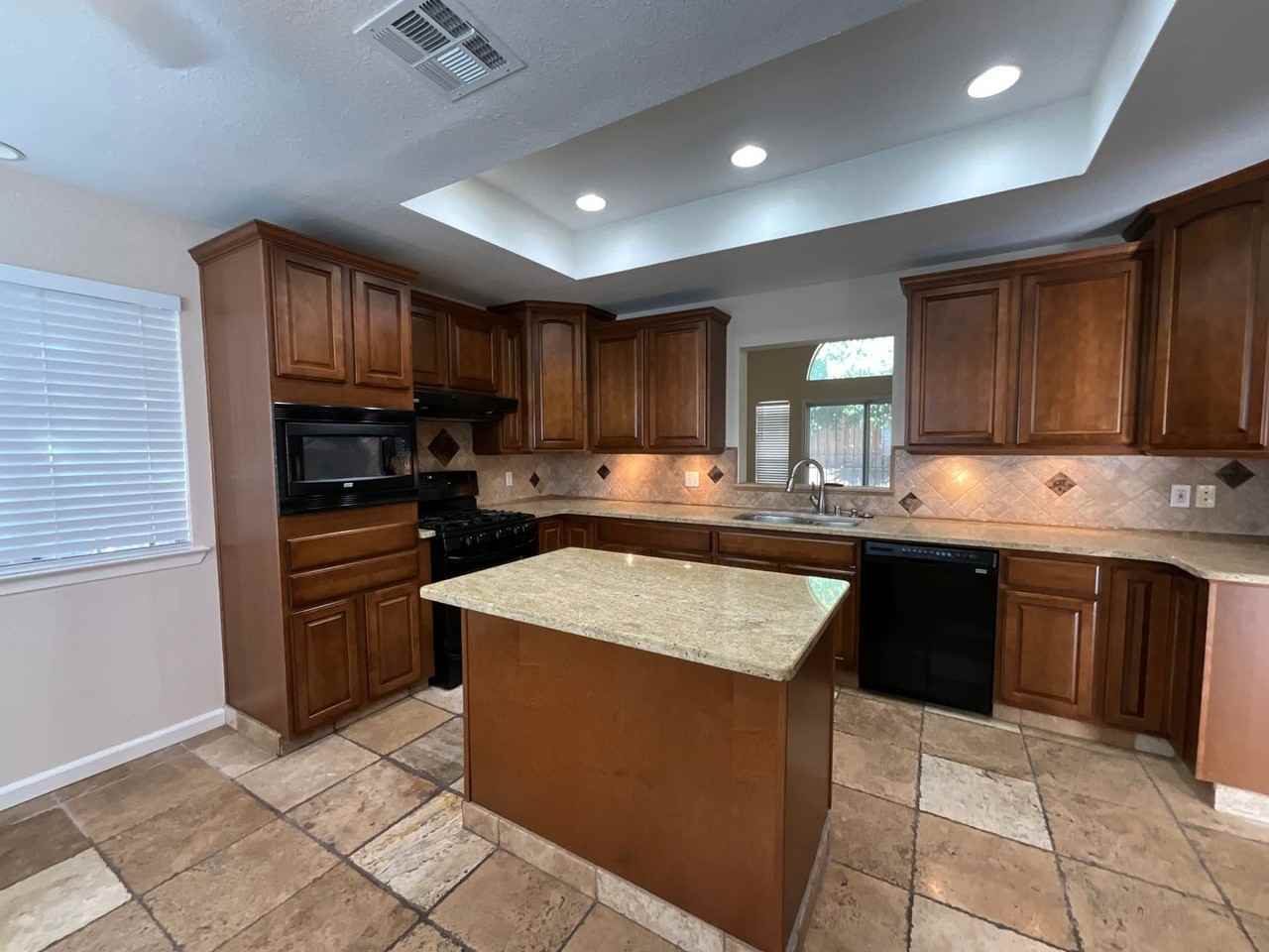 6357 N Barcus Ave - Photo 4 of 13
