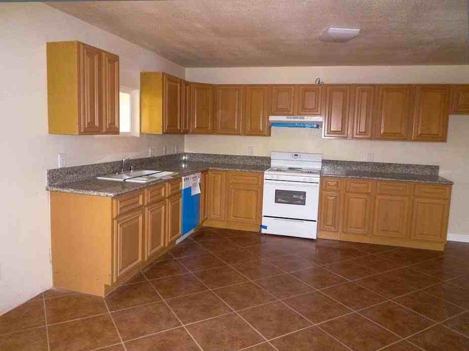 10600 Sheridan St - Photo 4 of 9