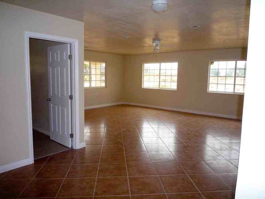 10600 Sheridan St - Photo 7 of 9
