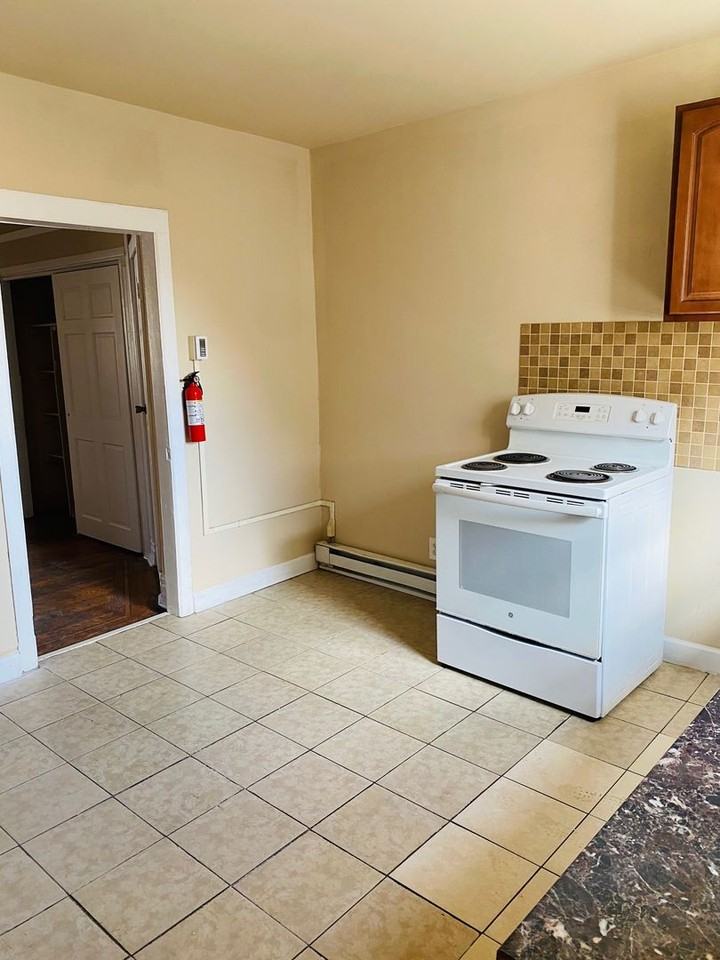 5447 Torresdale Ave - Photo 4 of 15