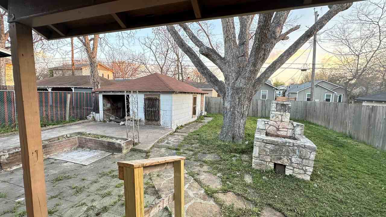 942 Bailey Ave - Photo 6 of 19