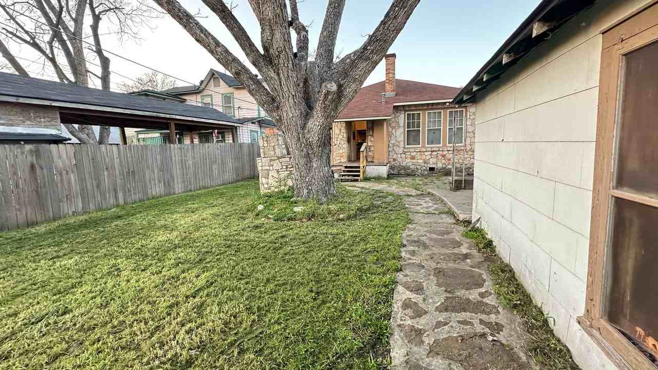 942 Bailey Ave - Photo 7 of 19
