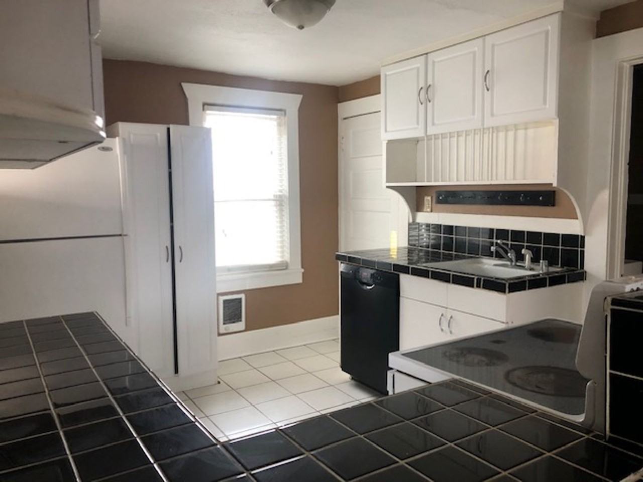 627 W Alice Ave - Photo 3 of 9