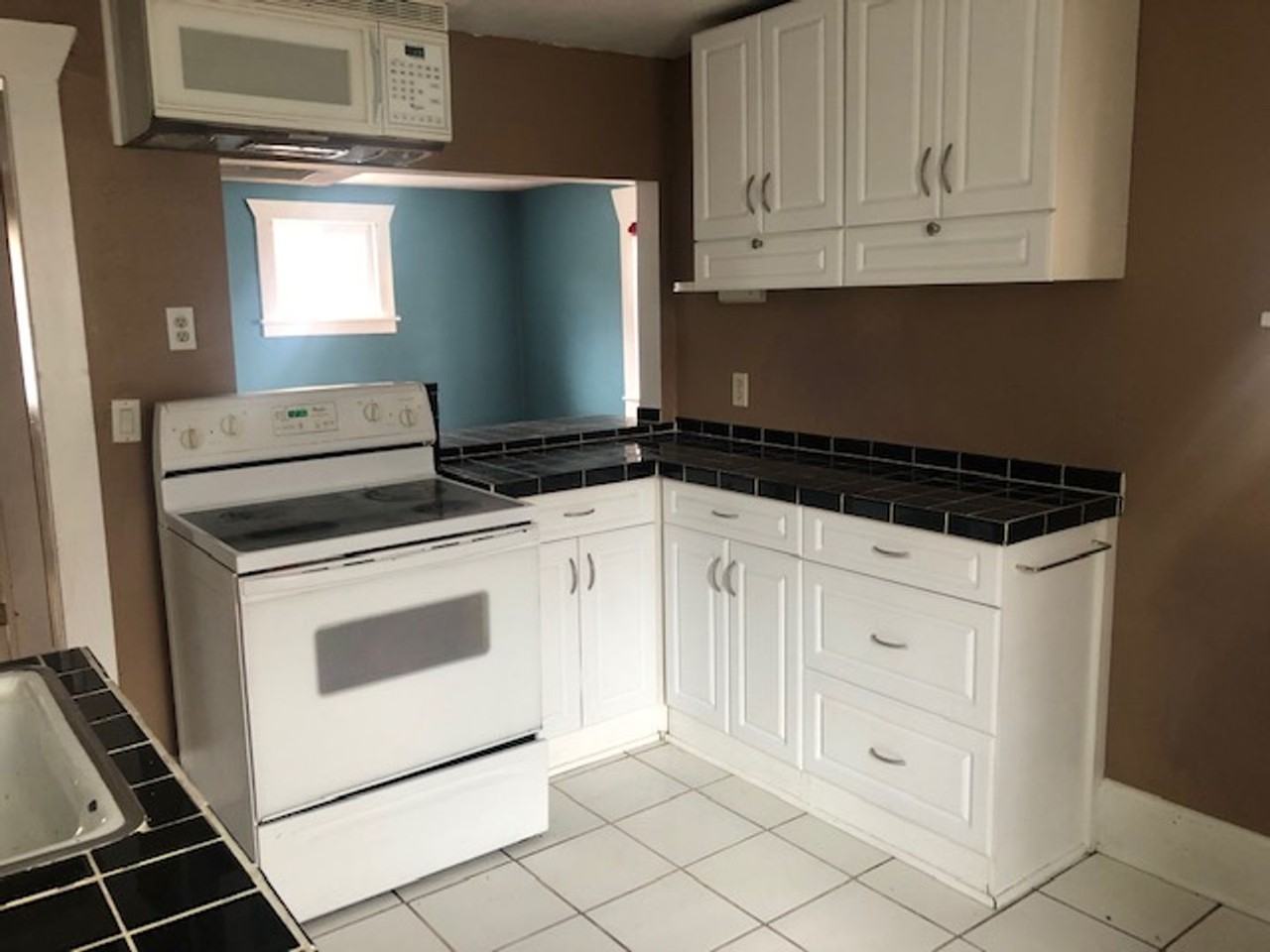 627 W Alice Ave - Photo 4 of 9