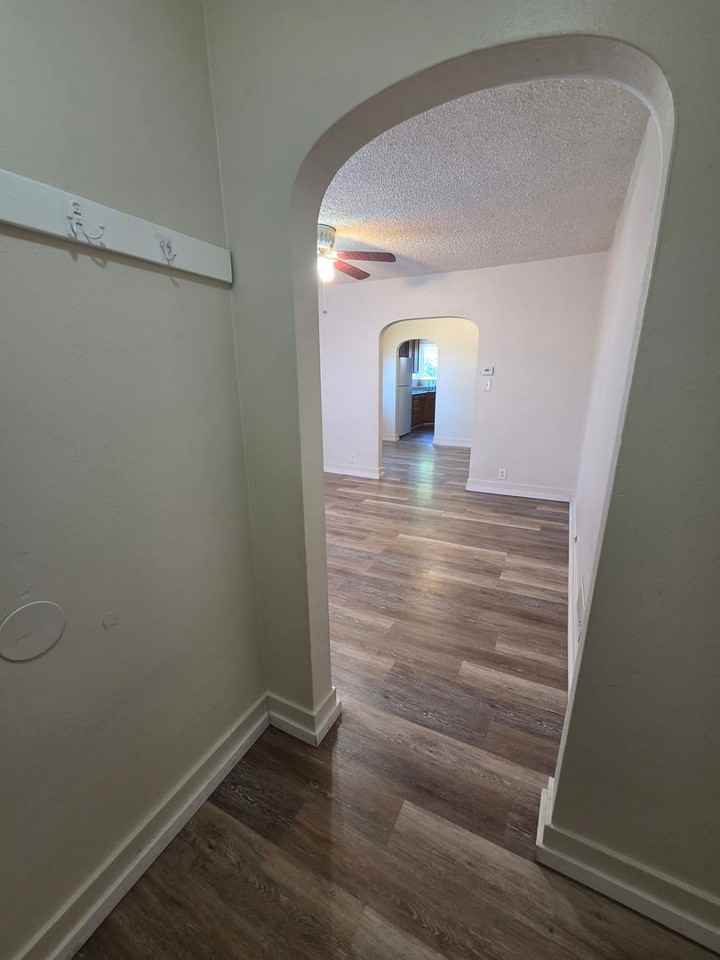 1417 E Wellesley Ave - Photo 2 of 22