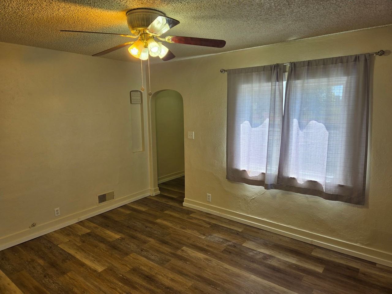 1417 E Wellesley Ave - Photo 4 of 22