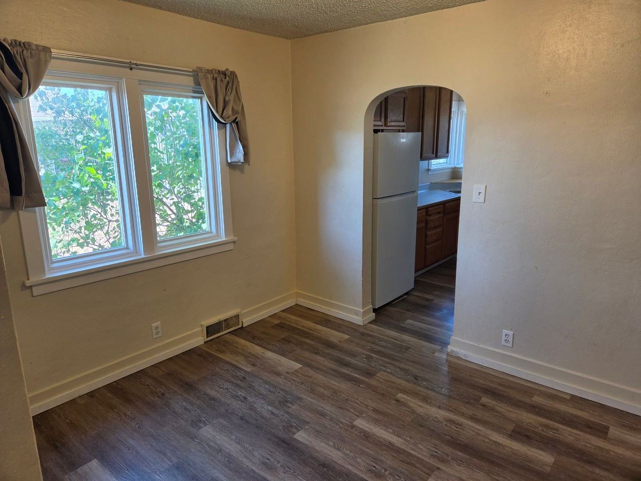 1417 E Wellesley Ave - Photo 5 of 22