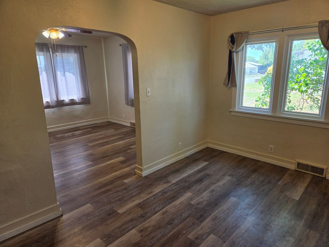 1417 E Wellesley Ave - Photo 6 of 22