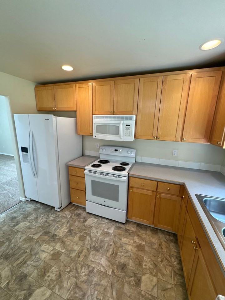 4997 Sw Roseberry St - Photo 4 of 22