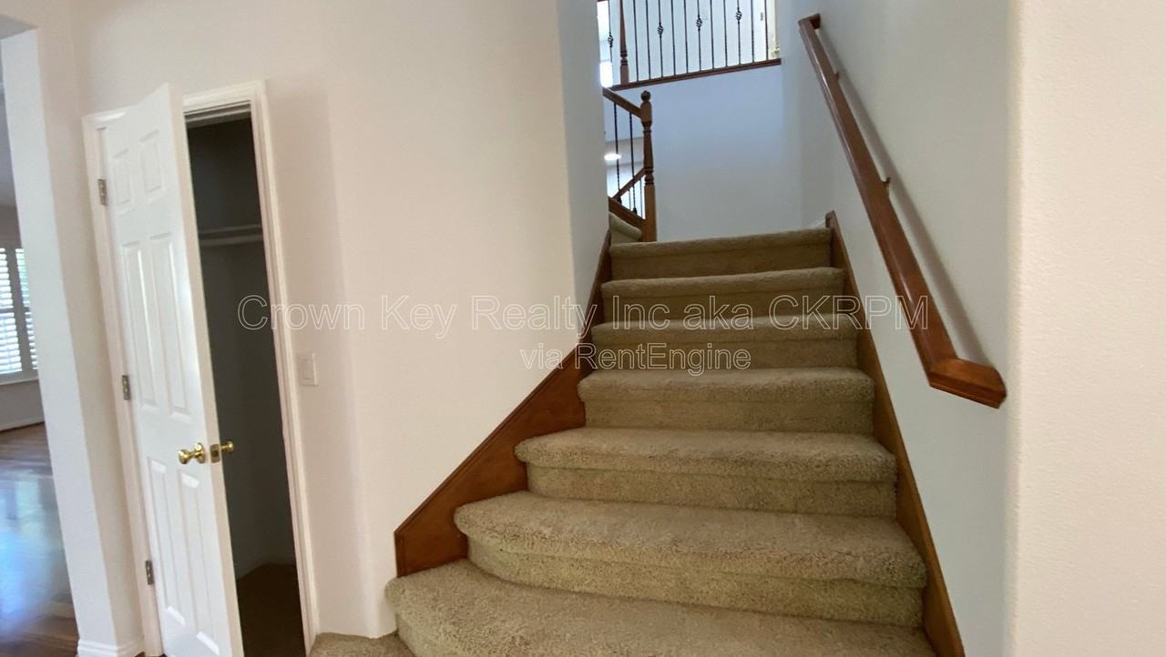 1030 Eastlake Cir - Photo 4 of 39