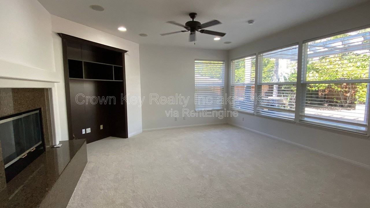 1030 Eastlake Cir - Photo 7 of 39