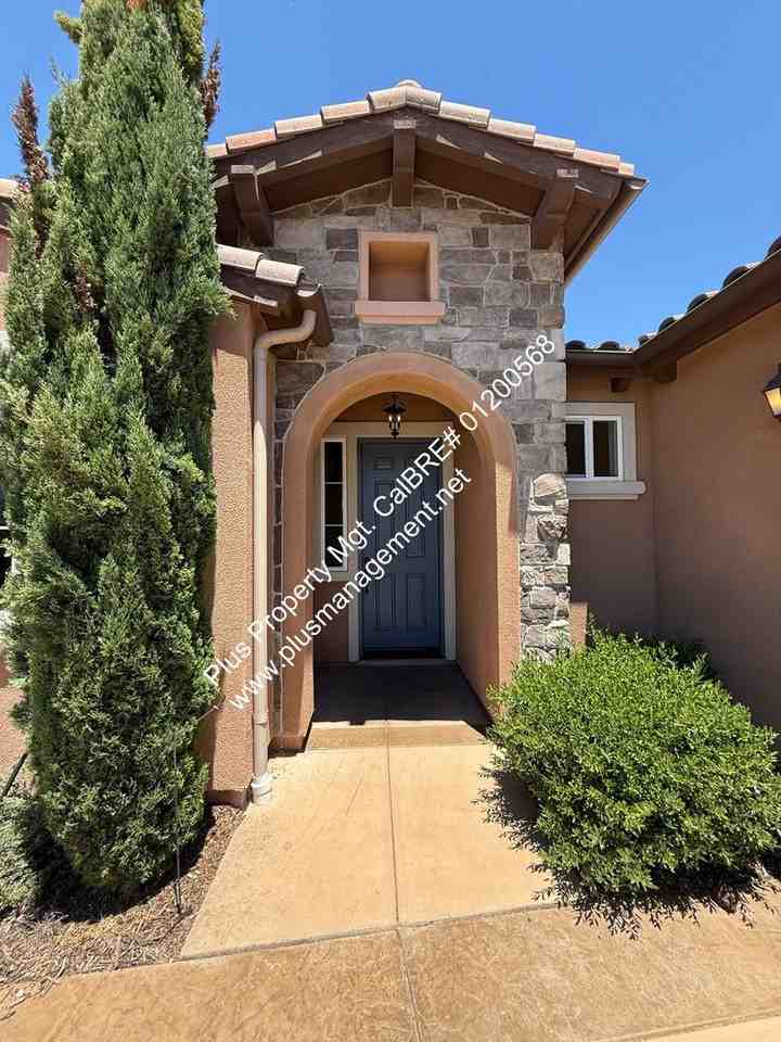 1137 Trilogy Cir - Photo 2 of 50