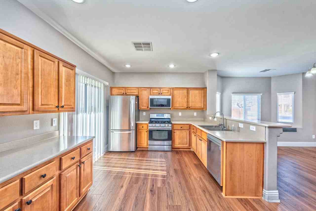 1593 Dark Wolf Ave - Photo 3 of 14