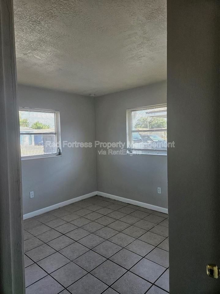 5436 6th Ave - Photo 4 of 8