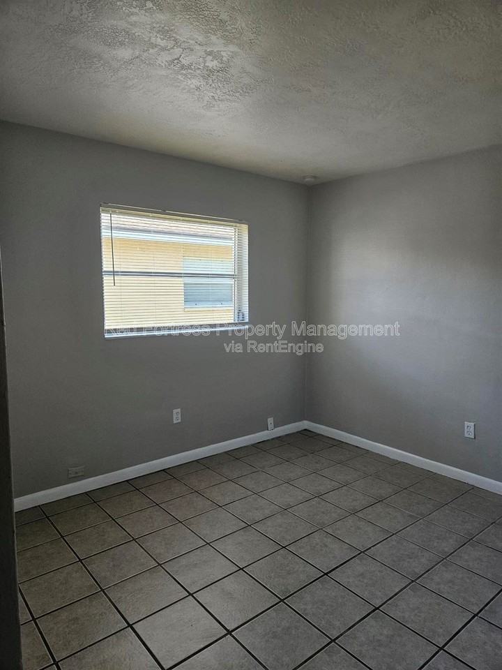 5436 6th Ave - Photo 6 of 8