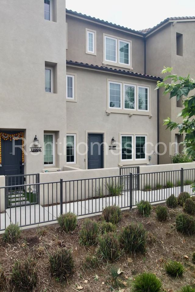 11007 Evelyn Way