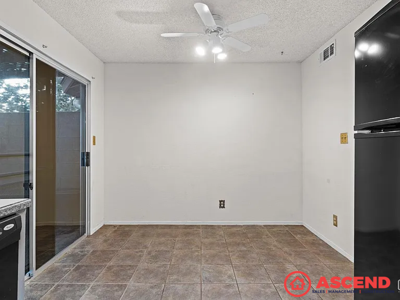 4600 Beechwood St #44 - Photo 4 of 11