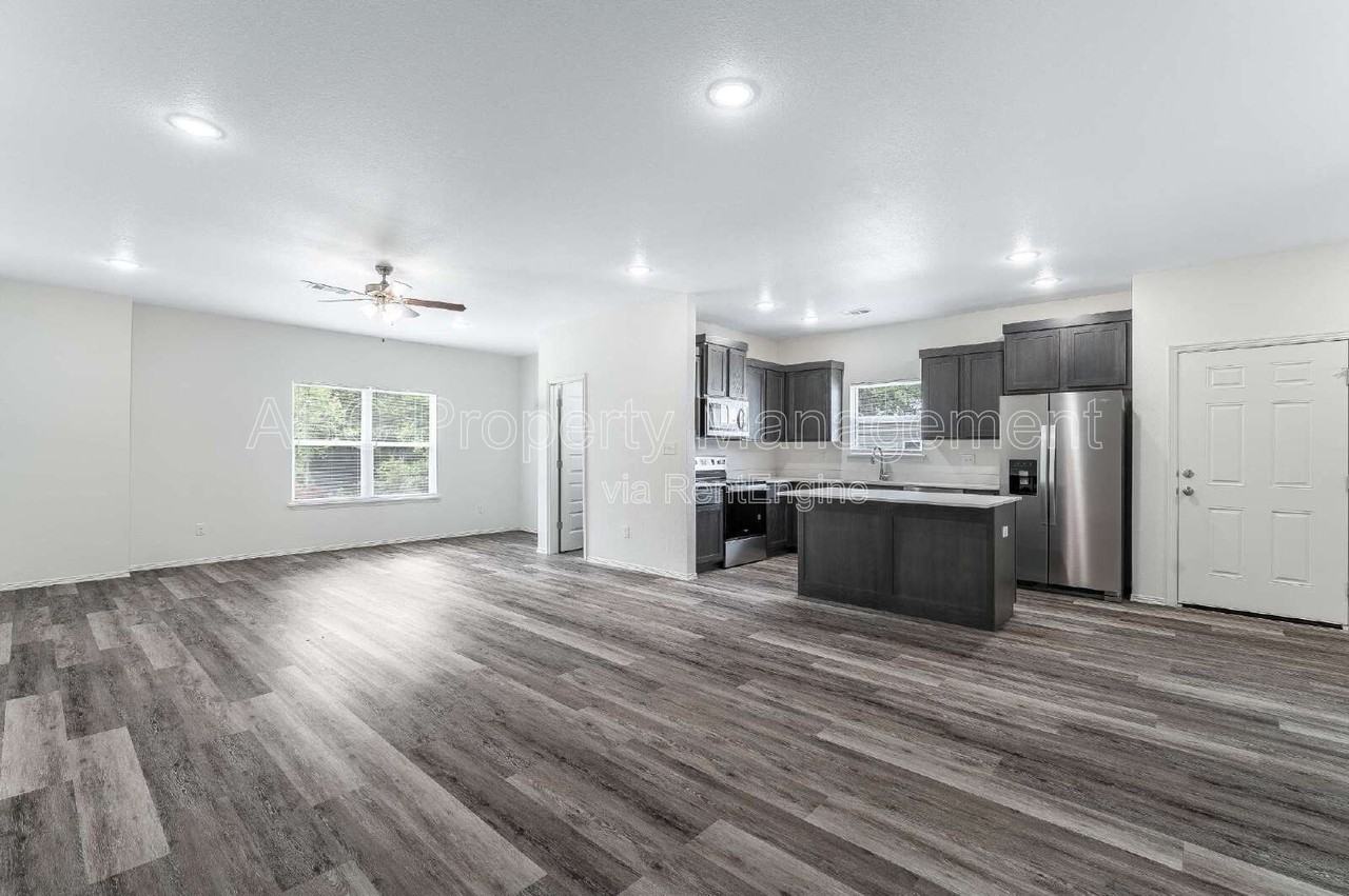 955 S Benchmark Ln #1 - Photo 5 of 24