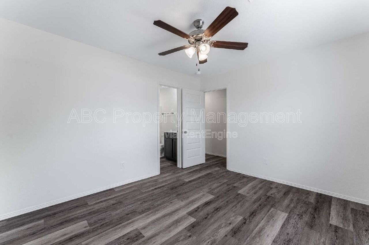 955 S Benchmark Ln #1 - Photo 6 of 24