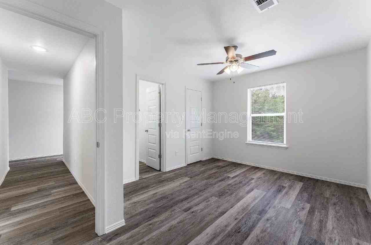 955 S Benchmark Ln #1 - Photo 7 of 24