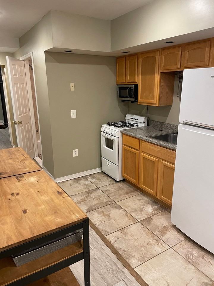 909 S 21st St #2 - Photo 3 of 11