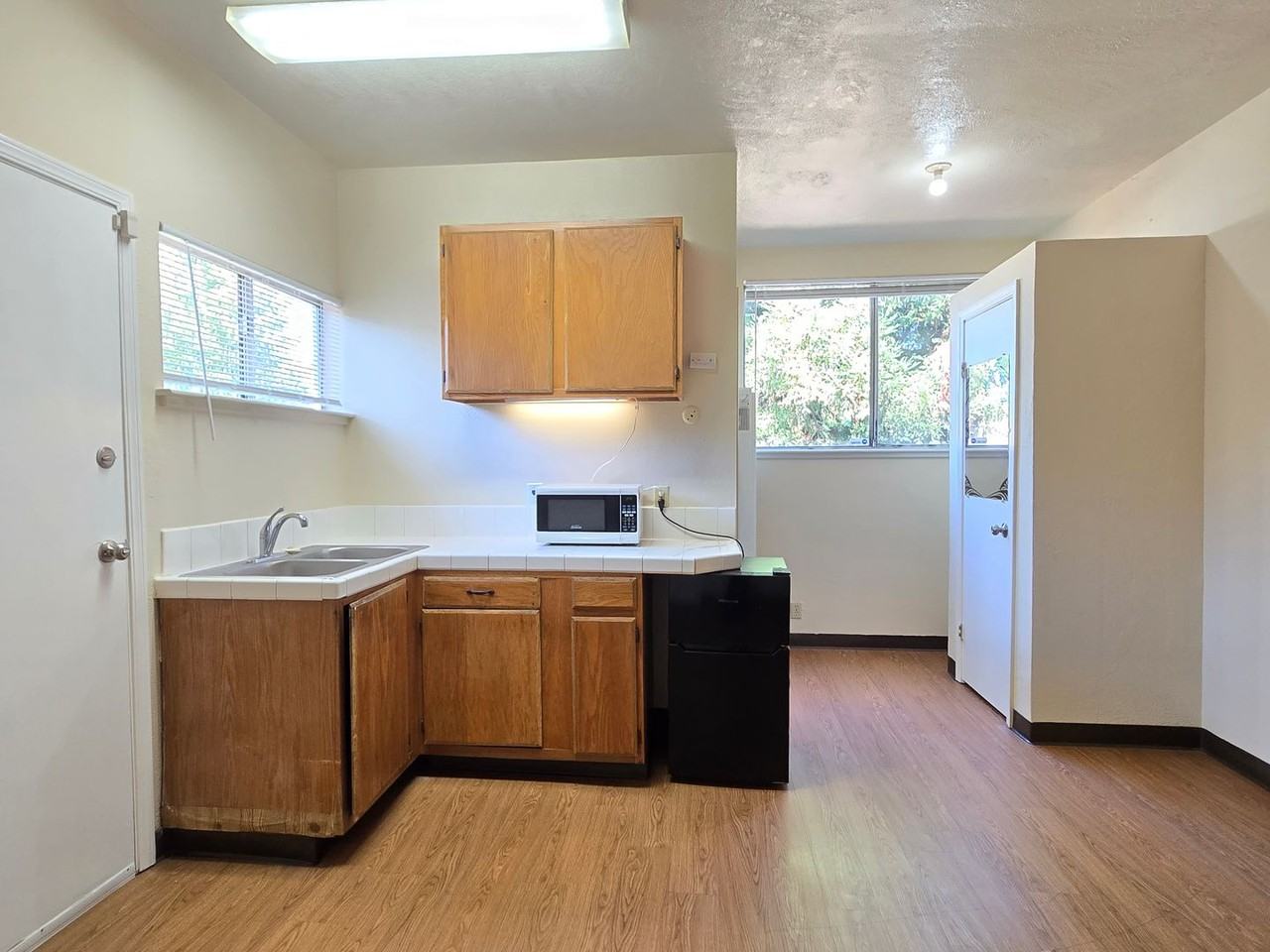 1264 Locust St - Photo 2 of 8