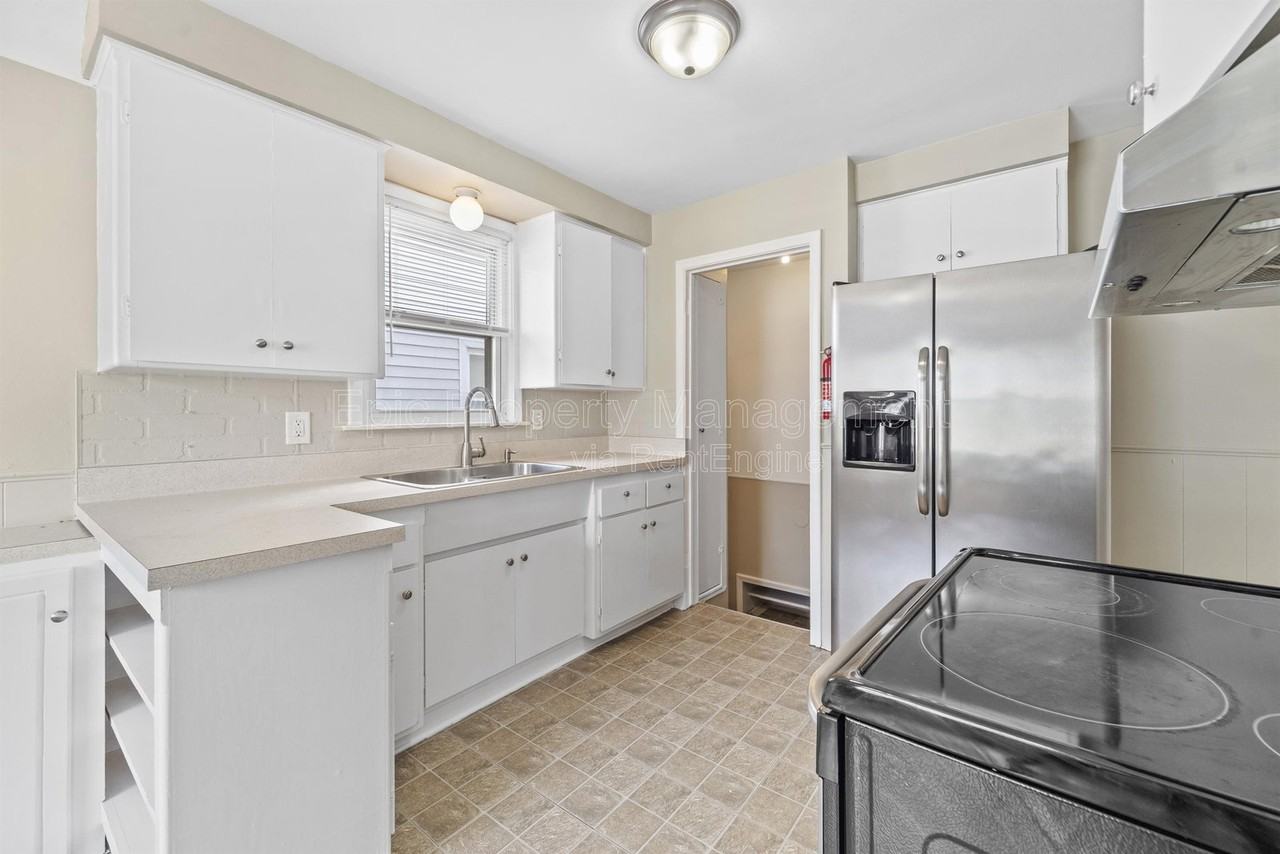 2121 Euclid St - Photo 2 of 14