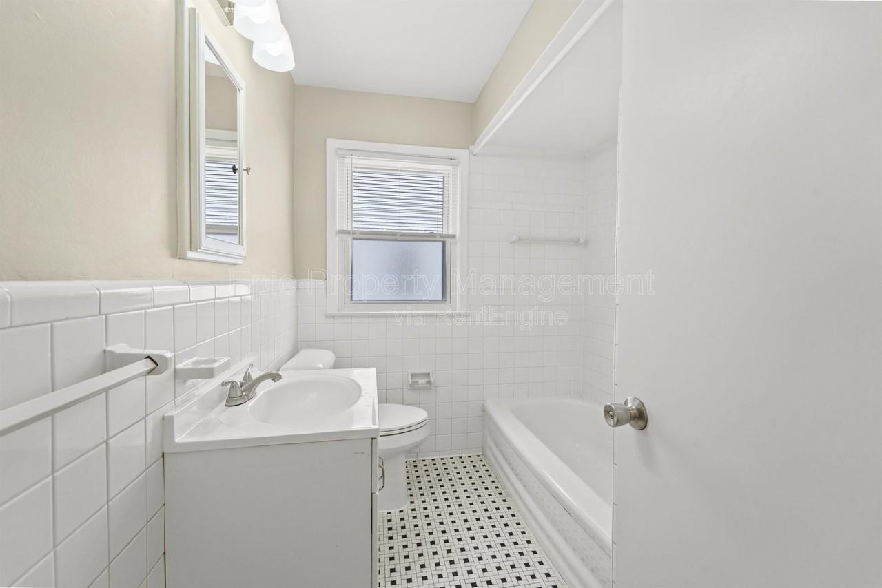 2121 Euclid St - Photo 5 of 14