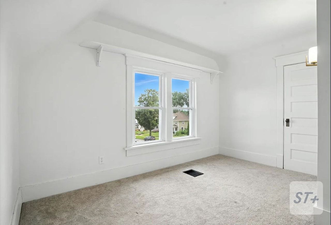 1933 4th Ave Se - Photo 5 of 14