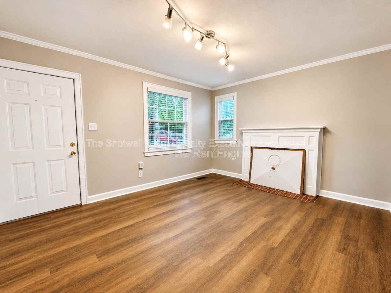 2540 Larkwood Ln - Photo 3 of 13