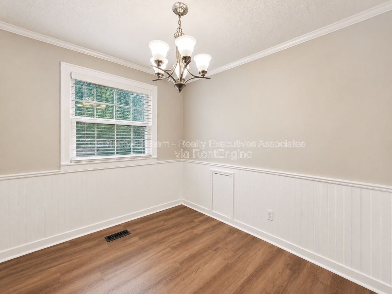 2540 Larkwood Ln - Photo 7 of 13
