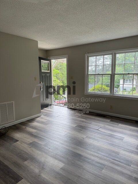 54 Greenwood Cir - Photo 3 of 12