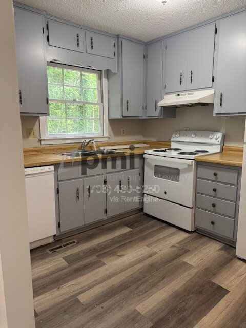 54 Greenwood Cir - Photo 6 of 12