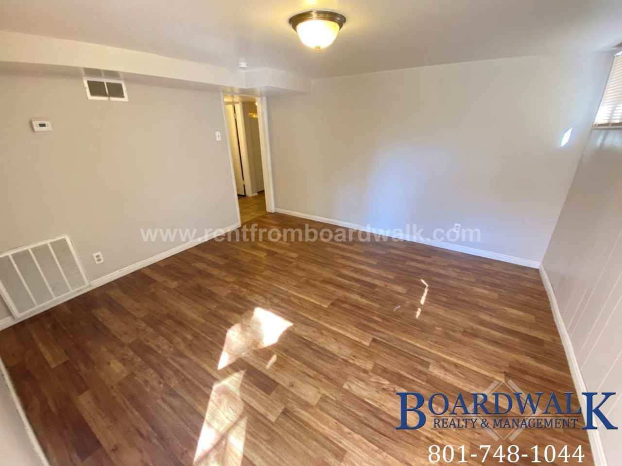 2527 E Valley View Ave #4 - Photo 6 of 22