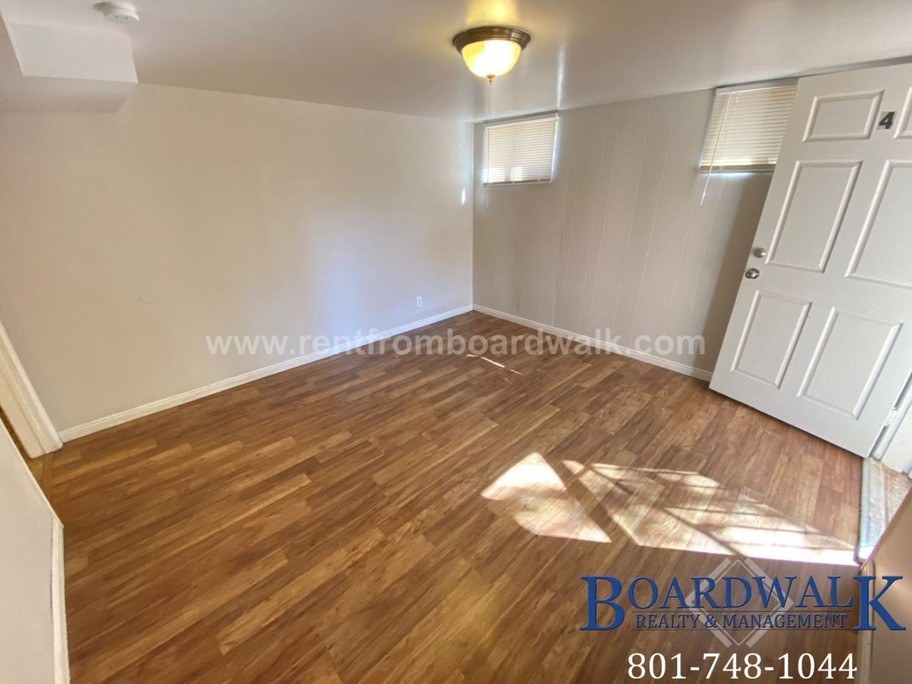 2527 E Valley View Ave #4 - Photo 7 of 22